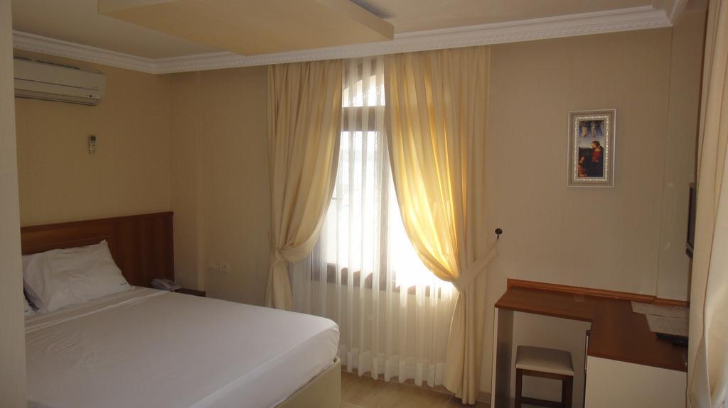 Golden Stone Butik Otel Чесме Стая снимка